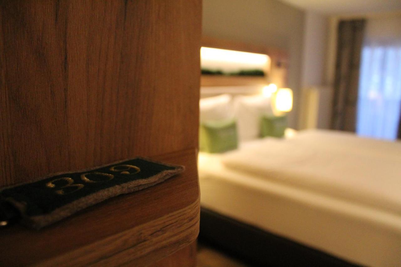 טגרנסה Seehotel Zur Post מראה חיצוני תמונה