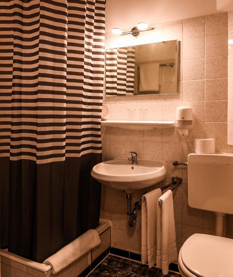 טגרנסה Seehotel Zur Post מראה חיצוני תמונה